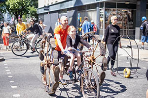 Tinguely 100 Parade